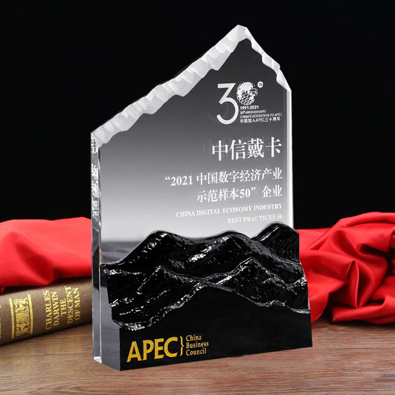 2022 New Creative and Exquisite Crystal Trophy Free Lettering Mountain Crystal Medal Trophy