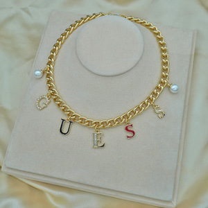 Collar con <span class=keywords><strong>Colgante</strong></span> <span class=keywords><strong>de</strong></span> Letra <span class=keywords><strong>de</strong></span> Joyería <span class=keywords><strong>GUESS</strong></span> <span class=keywords><strong>de</strong></span> Estilo Europeo y Americano, Esmalte Colorido y Diamantes <span class=keywords><strong>de</strong></span> Imitación, Cadena <span class=keywords><strong>de</strong></span> Clavícula <span class=keywords><strong>de</strong></span> Diseñador - Product Image 1
