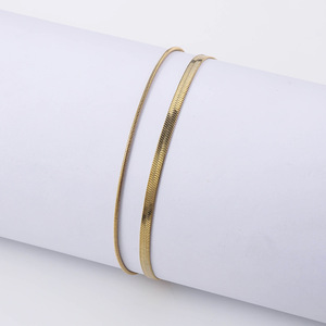 Bracelet double couche avec chaîne à lames et chaîne serpent ronde |   Acier inoxydable plaqué or 18K PVD |   Ajustable 17cm + 5cm |   Hypoallergénique - Product Image 3