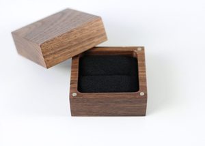Boîte à bague en bois de noyer avec couvercle magnétique, gravure personnalisée, boîte cadeau pour demande en mariage, organisateur de bijoux, présentoir à bijoux - Product Image 3