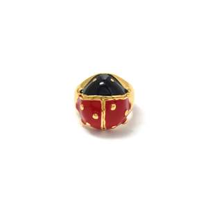 Anillo de Mariquita de Acero Inoxidable 316L con Baño de Oro PVD y Esmalte Rojo, Joyería de Moda - Product Image 1