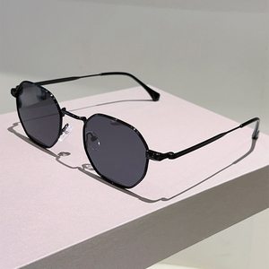 Lunettes de soleil polarisées polygonales en métal UV400 avec monture en alliage rétro 2026 et logo personnalisé pour hommes et femmes - Product Image 4