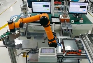 Robots Colaborativos Realizan las Funciones de Carga y Descarga de Tornos, Fresadoras y Máquinas Herramienta CNC - Product Image 3