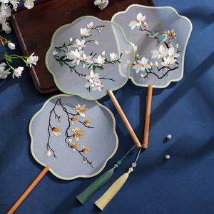 Abanico de Seda Bordado, Bordado Antiguo de Suzhou, Abanico de Mano Largo para Mujer, Estilo Chino, para Danza Escénica, para Usar con Hanfu en el Palacio - Product Image 1