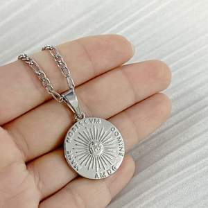 Collar Cristiano con Rostro de Jesucristo Chapado en Oro de 18k, Medallón de Acero Inoxidable con Imagen de Jesucristo, Joyería con Cabeza de Jesús - Product Image 2