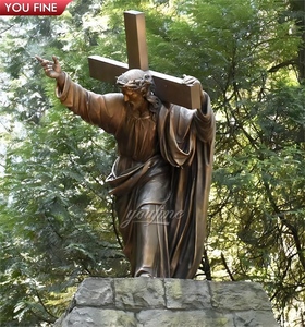 Sculpture de Jésus portant la croix en bronze grandeur nature YOUFINE, statue de la Passion du Christ pour église, cour, parc religieux - Product Image 2