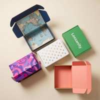Boîte cadeau premium en carton ondulé avec logo personnalisé, fermeture sécurisée par languette, doublure en éponge, boîte d'expédition postale écologique, fragile