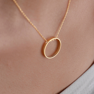 Gargantilla de círculo interior mínima personalizada, collar de anillo de mensaje secreto de acero inoxidable, collar con colgante de anillo de mensaje oculto - Product Image 1