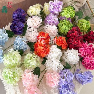ดอกไฮเดรนเยียประดิษฐ์ ดอกไม้ผ้าไหมสามหัว สำหรับตกแต่งงานแต่งงาน จัดดอกไม้เสมือนจริง - Product Image 1
