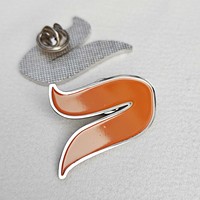 Badge Métallique Personnalisé Plaqué Or 24K Luxe Acier Inoxydable Aimant Gravé au Laser Écologique Décoré de Strass Simple