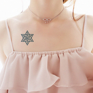 Pegatina de tatuaje temporal para mujer, diseño personalizado, diseño de moda respetuoso con el medio ambiente, flor - Product Image 1