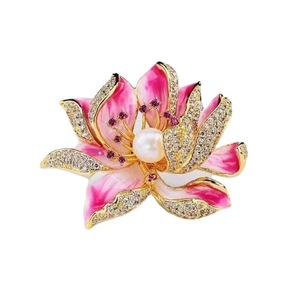 Broche de flor rosa con diamantes de imitación de estilo chino, broche de diseñador de flor de loto con perlas para mujer - Product Image 6
