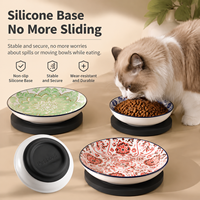 Fabricant en gros de bols pour animaux de compagnie en céramique multicolores personnalisés OEM ODM ; bol pour chat en céramique écologique avec base en silicone antidérapante.
