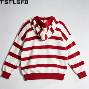 Pull tricoté rétro à capuche rayé, coupe et couture, épais, style Henley boutonné, rouge et blanc, vente en gros - Product Image 4