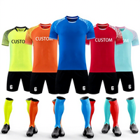 Kustomisasi Jersey Sepak Bola Gaya Baru 2026 Pria Berkualitas Tinggi Bahan Polyester Set Kaos Pendek dan Celana Pendek Cepat Kering Pakaian Latihan Dewasa