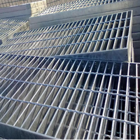 Plateau de passerelle en acier galvanisé industriel - Durable et anticorrosion pour ponts aériens et accès aux conduites