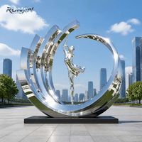 Sculpture de danseuse de ballet en acier inoxydable poli miroir, cadre en anneau spiralé, grande taille pour extérieur, monument de place publique, fabrication sur mesure