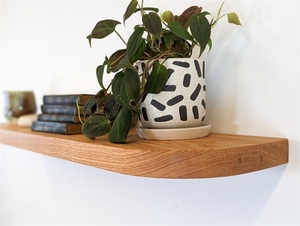Étagères d'exposition personnalisées faites à la main pour décoration murale de plantes Étagère flottante en chêne épais fini à l'huile avec coins arrondis - Product Image 6