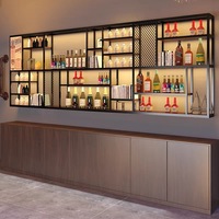 Étagère murale en fer pour bouteilles de vin avec panneau lumineux LED, présentoir à liqueurs pour le rangement du bar à domicile (couleur personnalisable)