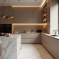 Ensemble de meubles de cuisine modernes de luxe italiens, design intelligent personnalisé, armoires de cuisine intégrées avec îlot