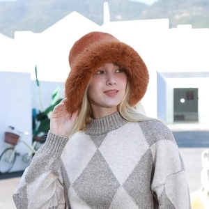 2025 nuevo diseño de sombreros de cubo de invierno suave cálido mullido Piel de visón personalizado OEM gorros de felpa para mujeres Unisex uso diario Casual carta - Product Image 6