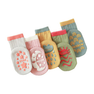 Vente en gros Chaussettes pour bébé à volants doux motif météo de printemps avec bande dessinée Chaussettes pour bébé antidérapantes à mi-tube personnalisées - Product Image 1
