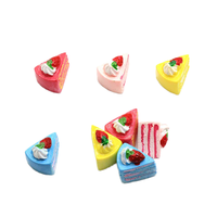 NOUVEAU 2026 – Miniature Kawaii en forme de gâteau triangulaire à la fraise, aliment artificiel en résine, artisanat décoratif pour maison de poupée DIY