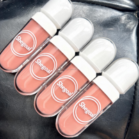 Vente en gros de gloss à lèvres mat longue tenue, logo OEM personnalisé, différents styles de tubes à lèvres, emballage extérieur personnalisé, rouge à lèvres à haute pigmentation