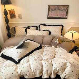 AOYATEX Cómodo varios estilos Juego de cama grueso Personalizado Tres piezas Lindo encaje en forma de corazón Conjunto para dormitorio - Product Image 6