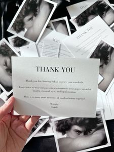 Tarjetas de felicitación de negocios negras personalizadas con película mate y revestimiento de logotipo UV Cartón y papel de arte Tarjetas de agradecimiento para su tienda - Product Image 4