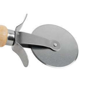 Cortador de acero con mango de madera para <span class=keywords><strong>Pizza</strong></span>, cortador redondo de <span class=keywords><strong>Pizza</strong></span>, masa de <span class=keywords><strong>Pasta</strong></span> de acero inoxidable, herramientas para hornear, M1055 - Product Image 4