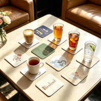 Sous-verres carrés en carton de pâte à papier jetables avec logo personnalisé, écologiques et de qualité alimentaire pour restaurants