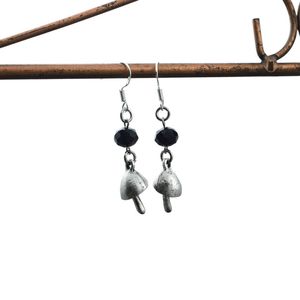 Boucles d'oreilles pendantes champignon style sorcière, perles noires, polyvalentes, cadeaux tendance pour femmes et amies - Product Image 2
