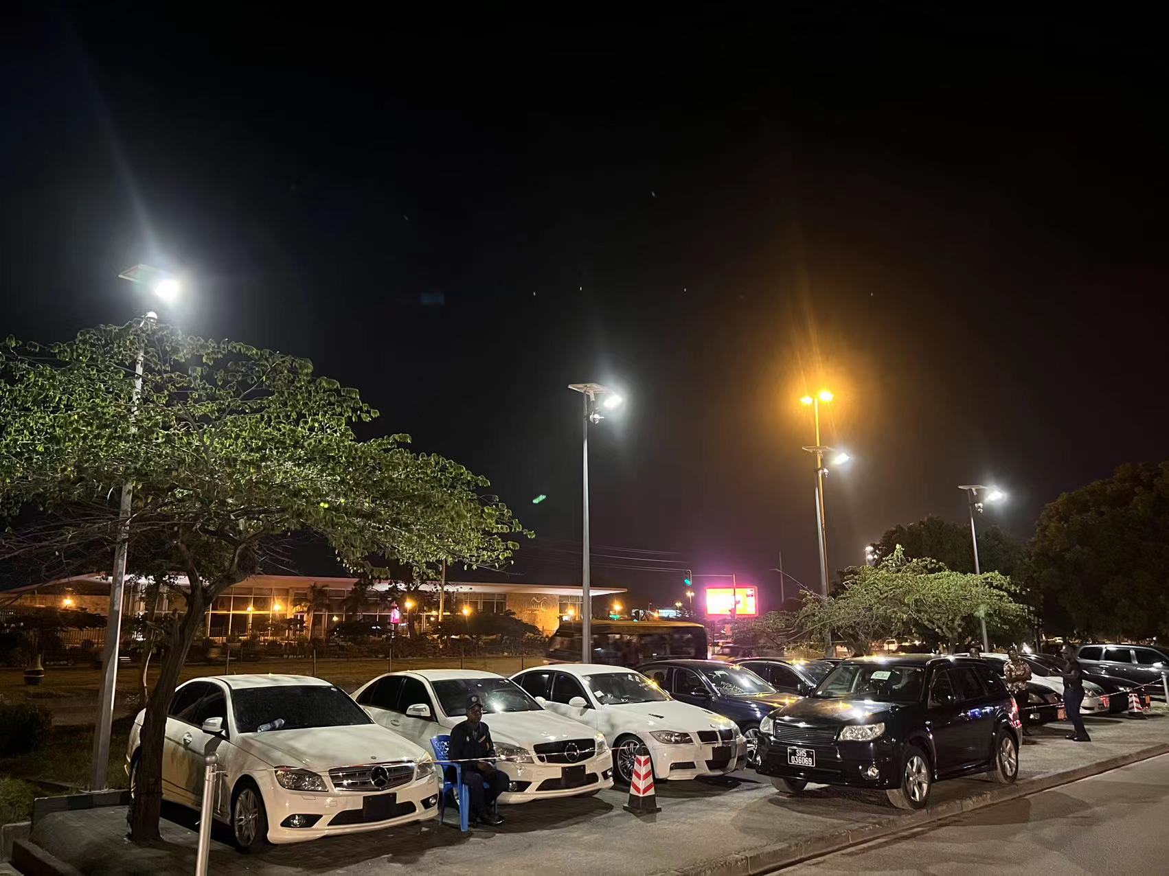 Alltop 2022 4g Cctv 1080p Outdoor Solar Wifi Camera With Solar Led Street Light