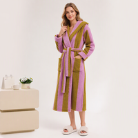 Nouvelle robe de chambre rayée haut de gamme pour femme, en polaire corail épaisse, style automne-hiver, longue tenue d'intérieur.