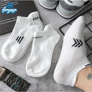 <span class=keywords><strong>Chaussettes</strong></span> de sport respirantes antidérapantes antibactériennes à séchage rapide de bonne qualité, <span class=keywords><strong>chaussettes</strong></span> <span class=keywords><strong>blanches</strong></span> pour robe, sport, gym, décontractées, tricotées, logo sur le bas du corps - Product Image 2