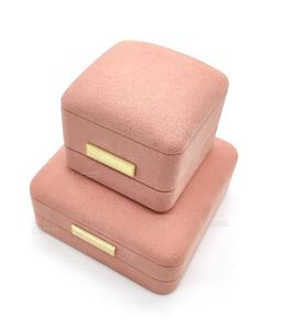 Caja de anillo de boda de terciopelo de lujo de gama alta Logotipo personalizado Embalaje de joyería de lujo para exhibición Cajas de juegos de joyería al por mayor - Product Image 1