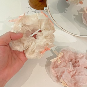 Venta al por mayor verano primavera banda <span class=keywords><strong>para</strong></span> <span class=keywords><strong>el</strong></span> <span class=keywords><strong>cabello</strong></span> crunchies pulsera <span class=keywords><strong>el</strong></span>ástica accesorios <span class=keywords><strong>para</strong></span> <span class=keywords><strong>el</strong></span> <span class=keywords><strong>cabello</strong></span> diseñador a granel <span class=keywords><strong>tul</strong></span> encaje scrunchie con lazo - Product Image 1