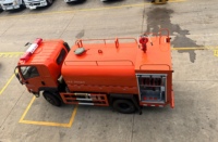 Truk api air 4x2 6300 liter, kendaraan penyelamatan penggerak 4 roda dengan busa bahan bakar Diesel fitur truk api