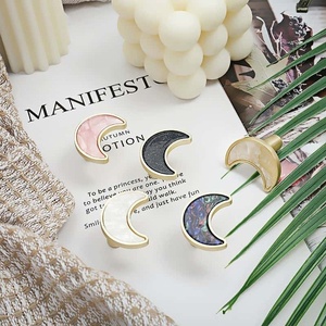 北欧创意月亮形单孔拉手 - 多色简约旋钮，适用于橱柜/抽屉/衣柜家具 - Product Image 1