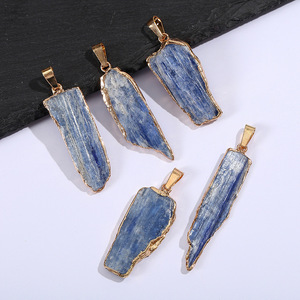 Pendentif en pierre de cyanite naturelle |   Pendentif en pierre précieuse irrégulière avec bordure en or ou en argent |   Fournitures pour la fabrication de colliers de bijoux DIY - Product Image 3