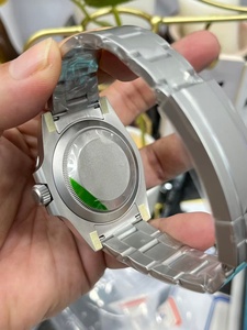 Reloj mecánico automático para hombre de 41 mm con esfera azul, función de fecha iluminada y bisel giratorio de cerámica, en acero inoxidable. - Product Image 6