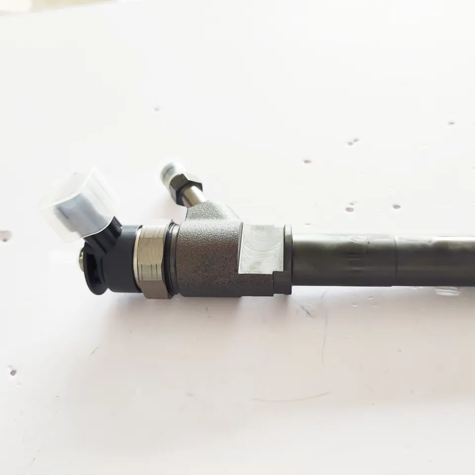common rail injector 0445110059  05066820AA injector for  Chrysler  Voyager Jeep injector nozzle 0445110059  05066820AA