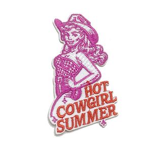 Parche Bordado Termoadhesivo Rosa con Diseño de Botas de Vaquera, Herradura y la Frase 'Yall Rodeo Mom' para Decoración de Ropa, Sombreros y Bolsos - Product Image 4