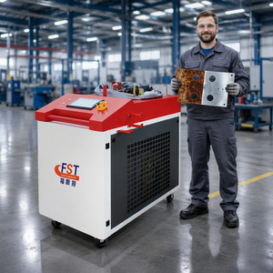 เครื่องทำความสะอาดไฟเบอร์เลเซอร์แบบมือถือ 6000W ได้รับการรับรองมาตรฐาน CE ISO <span class=keywords><strong>ส</strong></span>ำหรับกำจัด<span class=keywords><strong>ส</strong></span>นิมบนพื้นผิวโลหะ แบบพกพา ระบายความร้อนด้วยน้ำ <span class=keywords><strong>ท</strong></span>ำงานต่อเนื่อง - Product Image 1