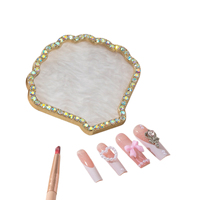 Palette de présentation en alliage doré en forme de coquille avec strass pour le mélange de vernis à ongles et la présentation des faux ongles