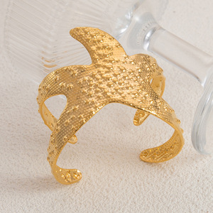 Bracelet motif étoile de mer en acier inoxydable couleur or 18 carats, bijou unisexe, accessoire d'été - Product Image 1