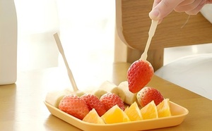 Bâtonnets en bambou jetables pour collations et desserts, logo et emballage personnalisés - Product Image 4