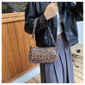 Women's Cross-Border Trend Autumn Winter Large Capacity PU Tote Bag with Stitching & Chain Decorated Zipper Closure - Product Image 2