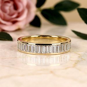 แหวนทองคำขาวประดับมอสซาไนต์ทรงบาแกตต์แบบ Eternity Band ดีไซน์หรูหราสำหรับทั้งชายและหญิง เหมาะสำหรับเป็นแหวนแต่งงาน - Product Image 1